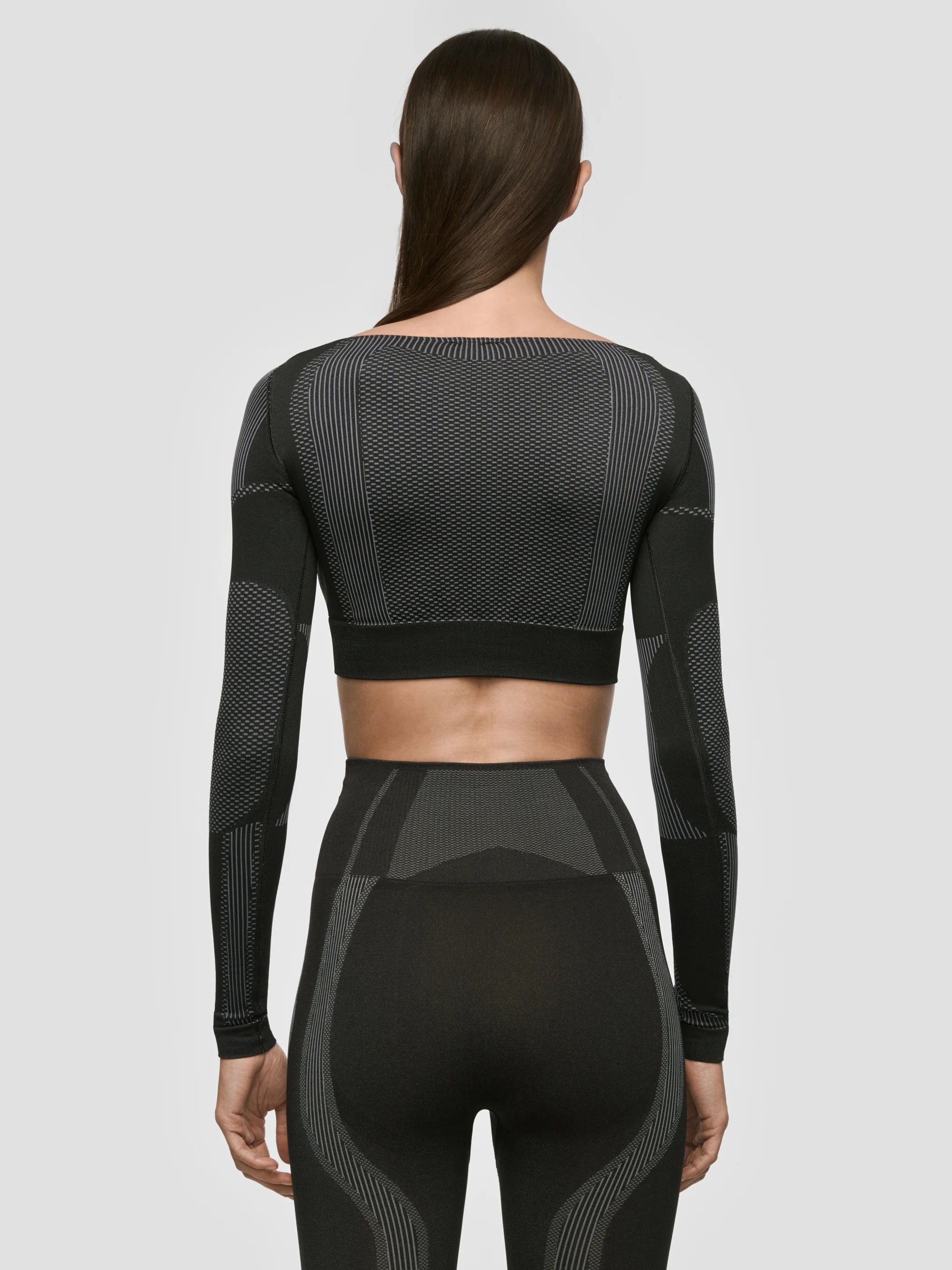 Sport Longsleeve Cropped Square Shaped - Image 3